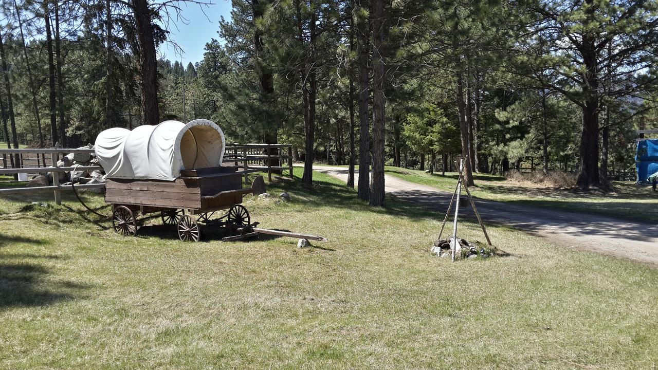 Lonesome Dove Ranch Bed & Breakfast Kalispell Exterior photo
