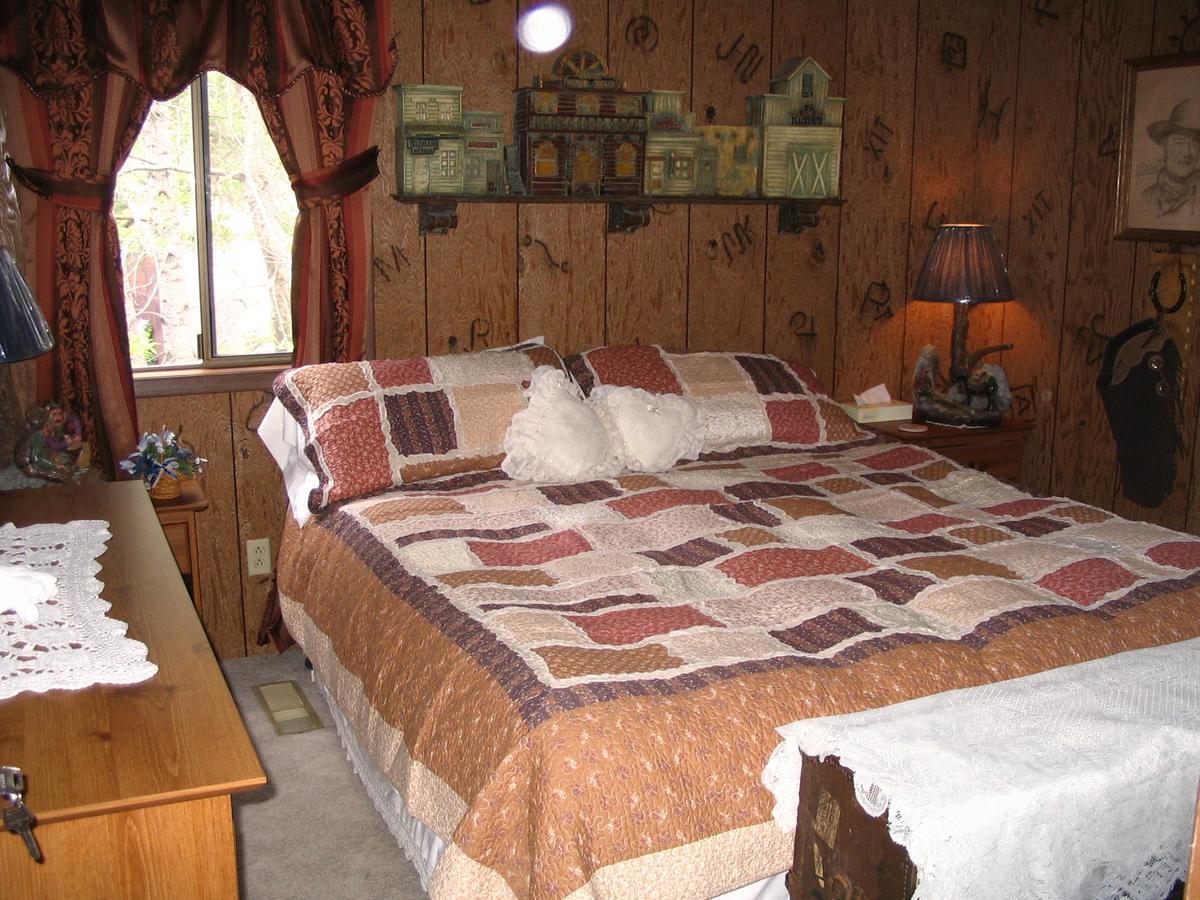 Lonesome Dove Ranch Bed & Breakfast Kalispell Room photo