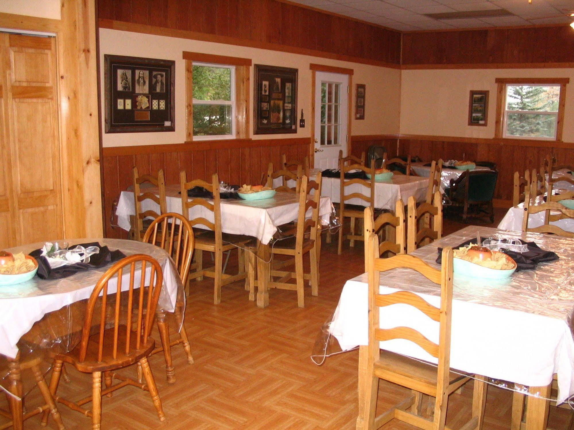 Lonesome Dove Ranch Bed & Breakfast Kalispell Exterior photo