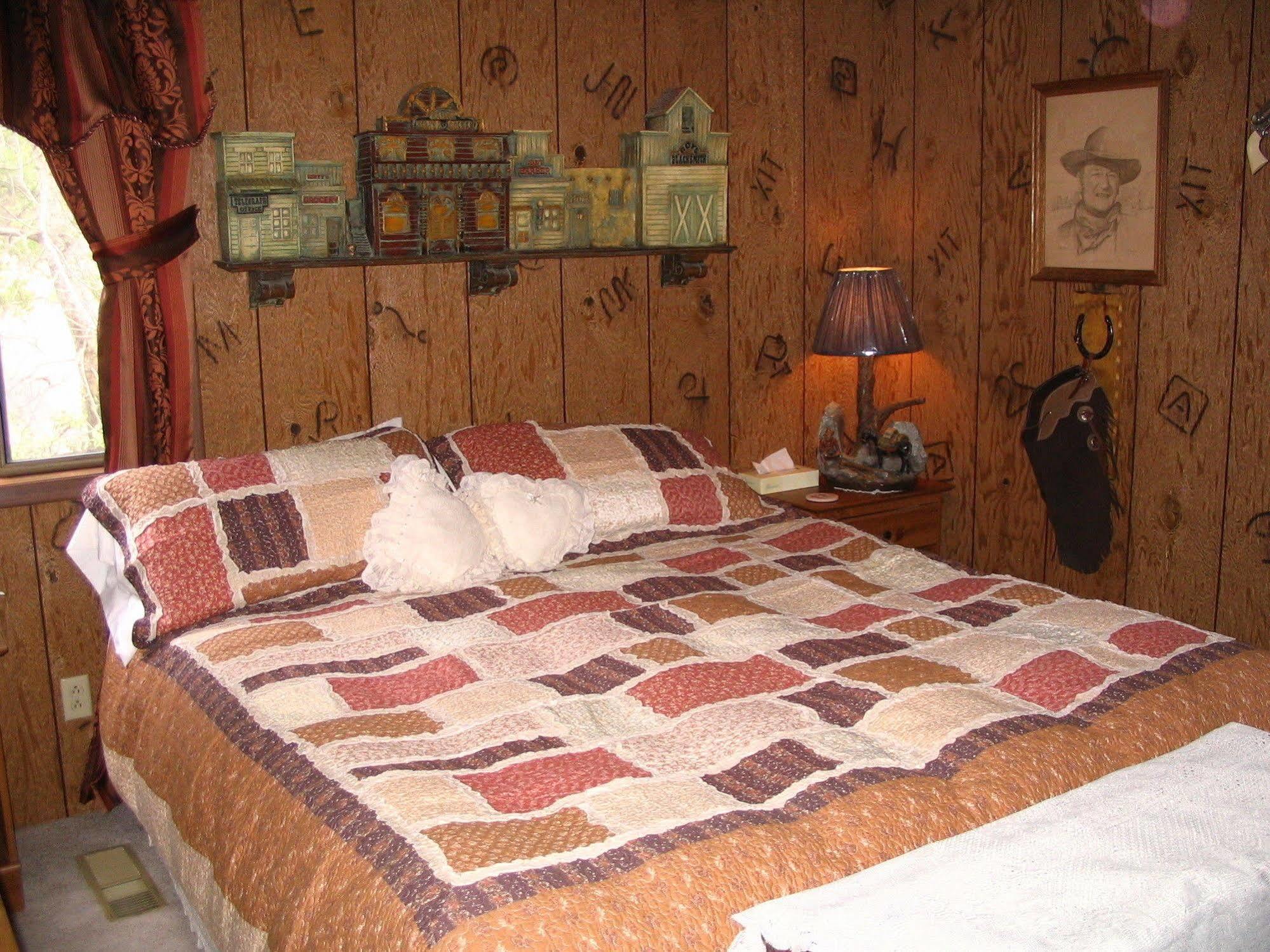 Lonesome Dove Ranch Bed & Breakfast Kalispell Exterior photo