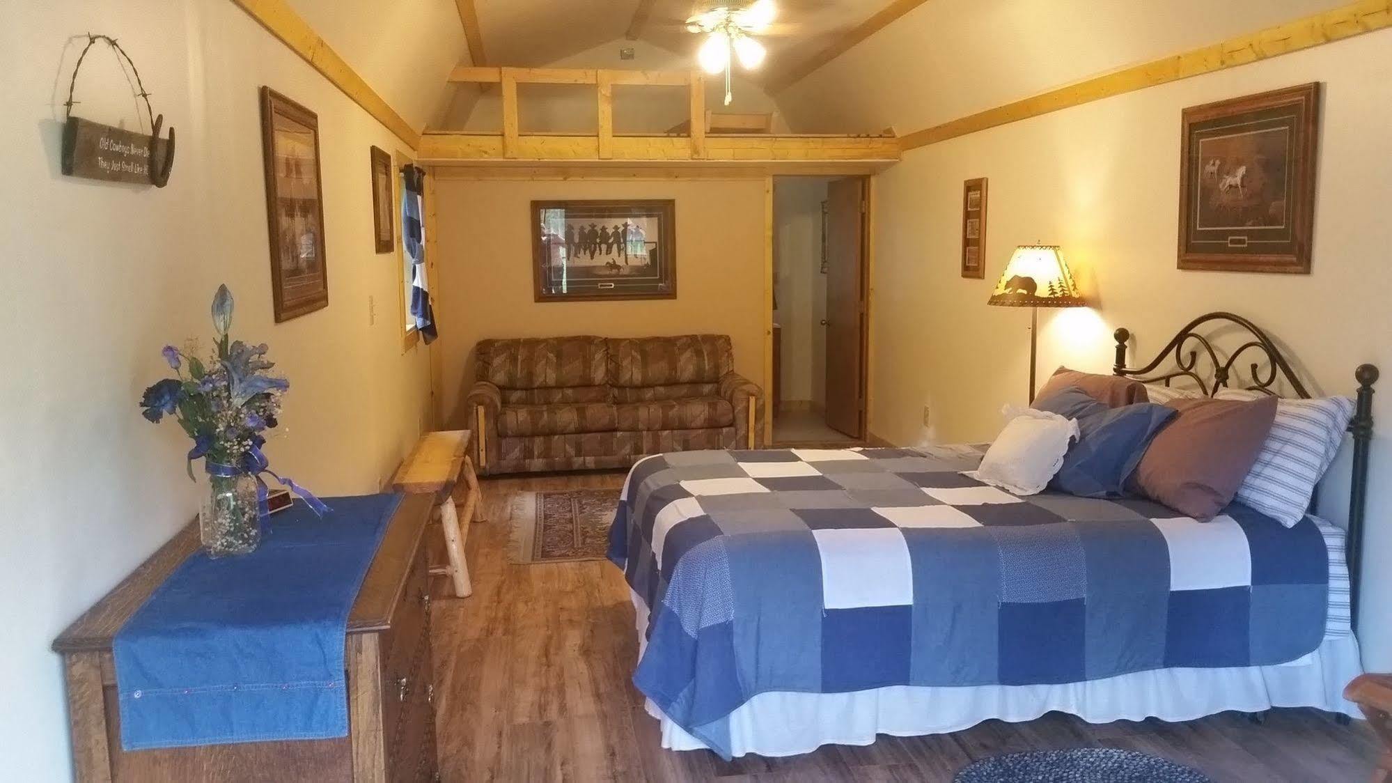 Lonesome Dove Ranch Bed & Breakfast Kalispell Exterior photo