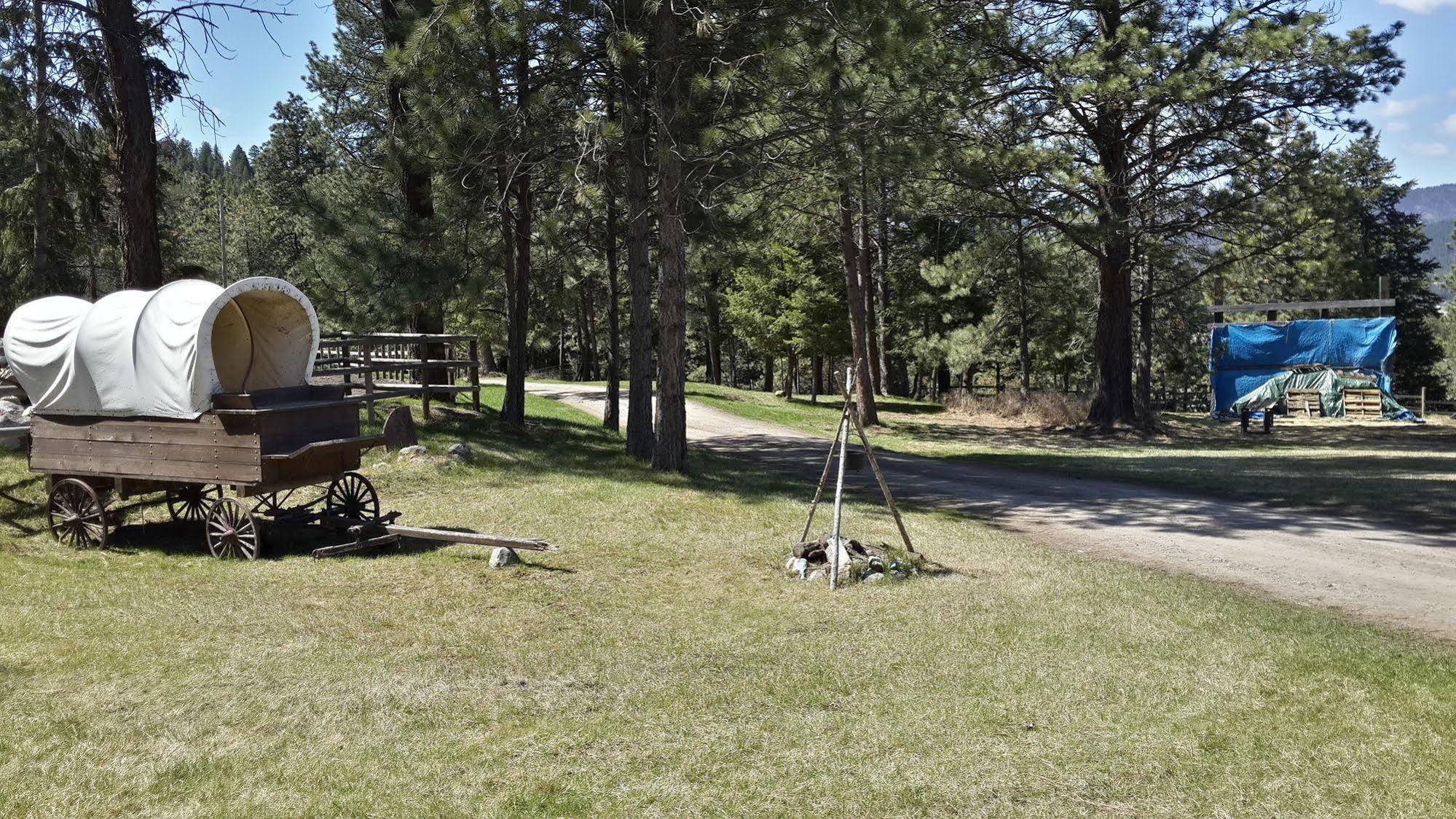 Lonesome Dove Ranch Bed & Breakfast Kalispell Exterior photo